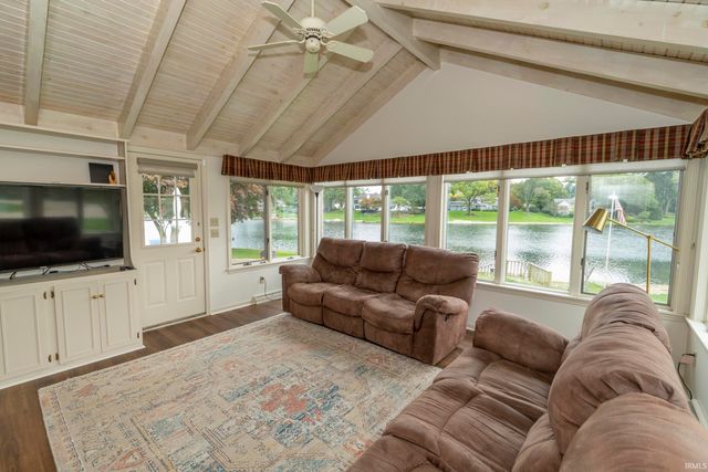 3040 Twin Pines Point, Elkhart, IN 46514
