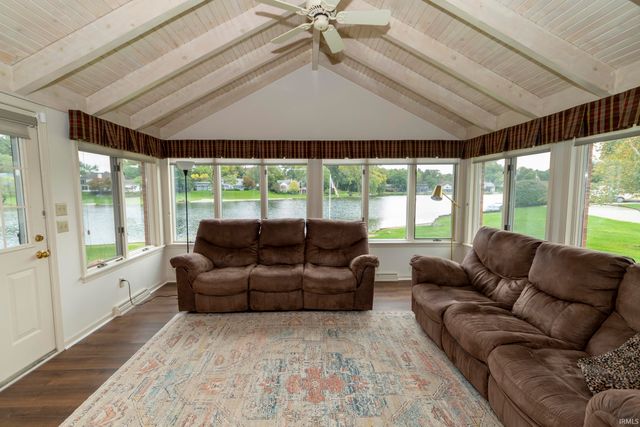 3040 Twin Pines Point, Elkhart, IN 46514