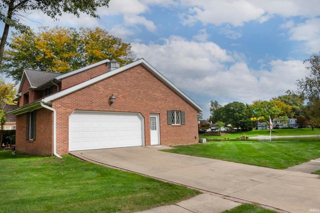 3040 Twin Pines Point, Elkhart, IN 46514