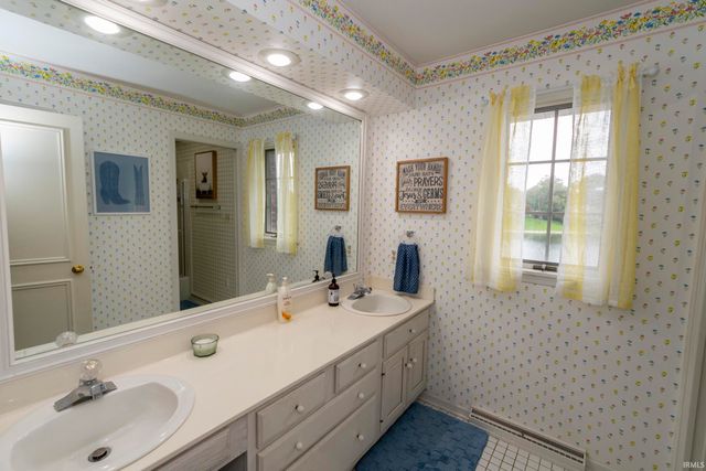 3040 Twin Pines Point, Elkhart, IN 46514