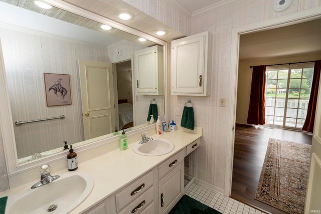 3040 Twin Pines Point, Elkhart, IN 46514