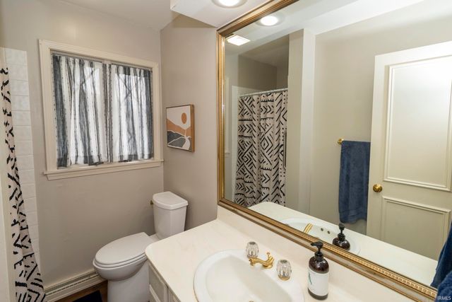 3040 Twin Pines Point, Elkhart, IN 46514