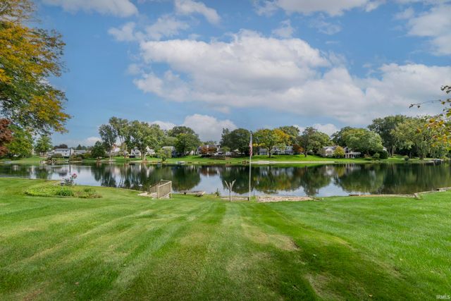 3040 Twin Pines Point, Elkhart, IN 46514
