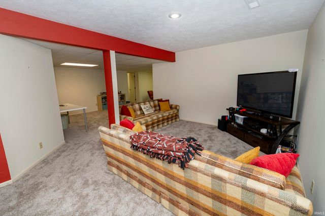 3040 Twin Pines Point, Elkhart, IN 46514