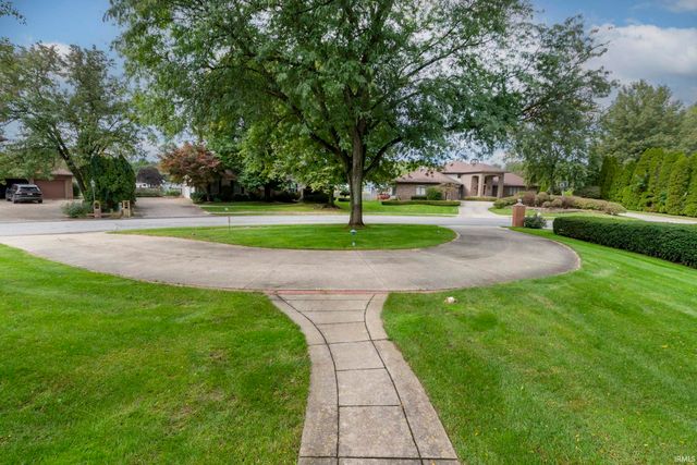 3040 Twin Pines Point, Elkhart, IN 46514