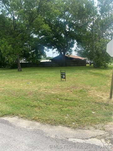 706 W Chickasaw Street, Marietta, OK 73448