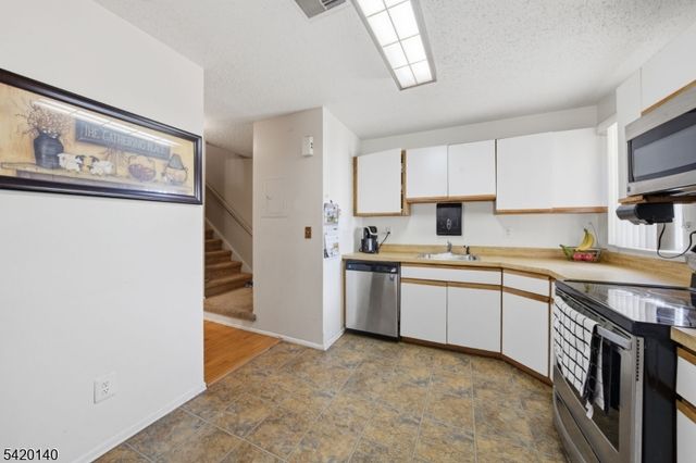 58 Woods Edge Dr, Roxbury Twp., NJ 07876