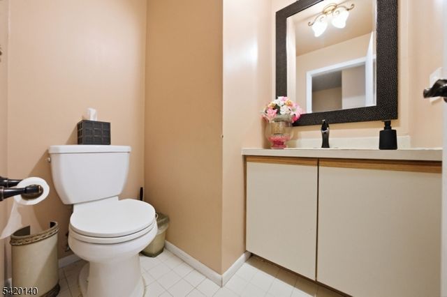 58 Woods Edge Dr, Roxbury Twp., NJ 07876