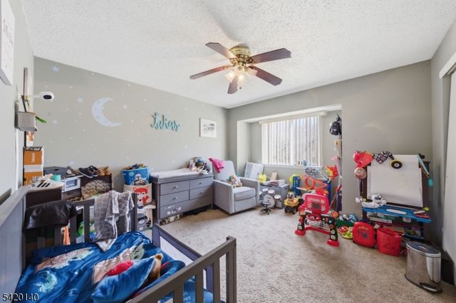 58 Woods Edge Dr, Roxbury Twp., NJ 07876