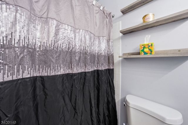 58 Woods Edge Dr, Roxbury Twp., NJ 07876