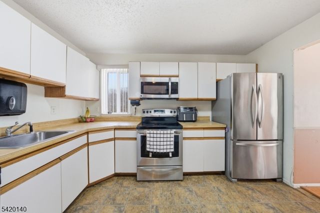 58 Woods Edge Dr, Roxbury Twp., NJ 07876