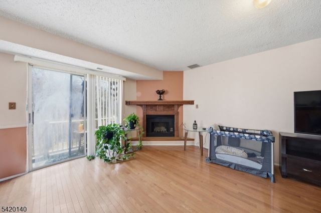 58 Woods Edge Dr, Roxbury Twp., NJ 07876