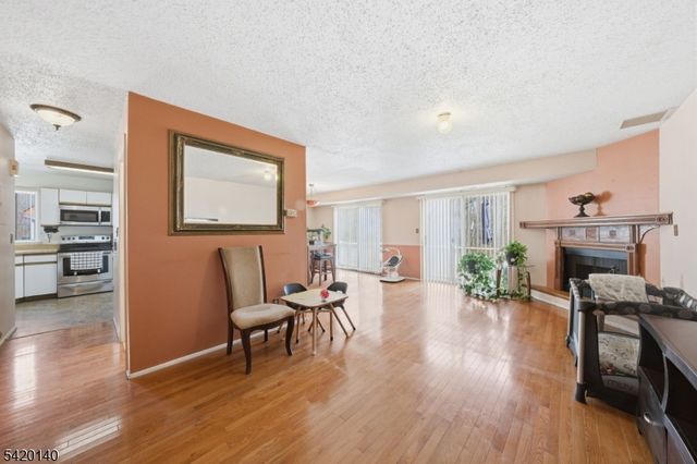 58 Woods Edge Dr, Roxbury Twp., NJ 07876