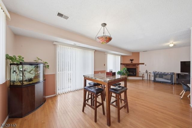 58 Woods Edge Dr, Roxbury Twp., NJ 07876