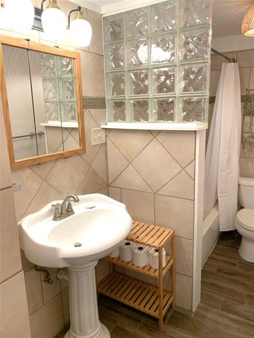 1223 20th Street Down, Galveston, TX 77550