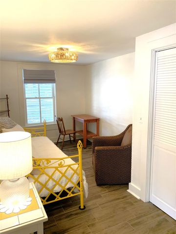 1223 20th Street Down, Galveston, TX 77550