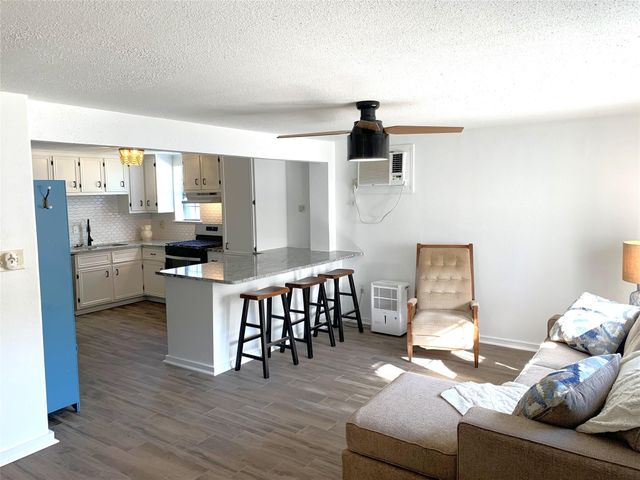 1223 20th Street Down, Galveston, TX 77550