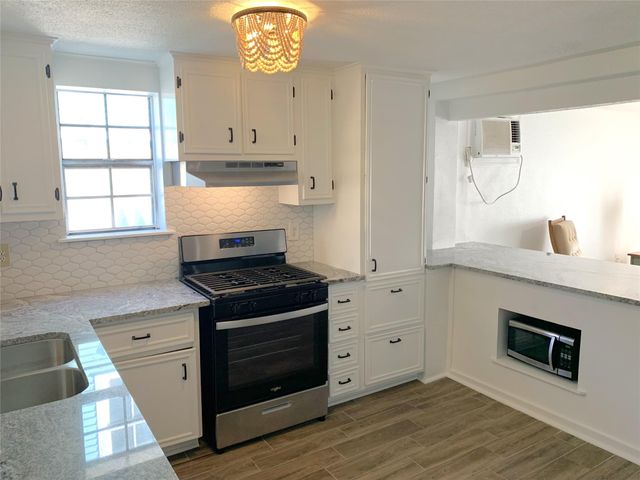 1223 20th Street Down, Galveston, TX 77550