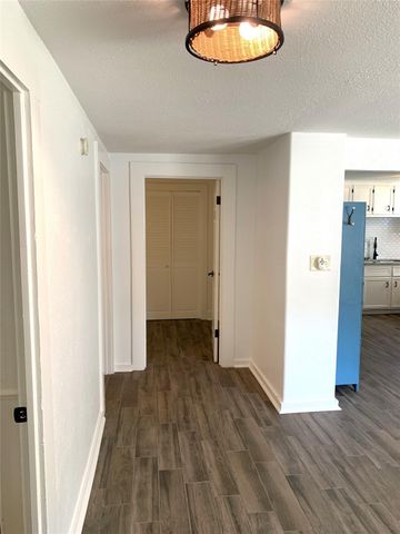 1223 20th Street Down, Galveston, TX 77550
