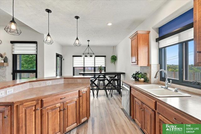 8221 S 154 Avenue, Omaha, NE 68138