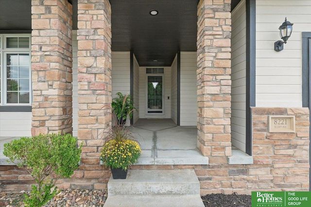 8221 S 154 Avenue, Omaha, NE 68138