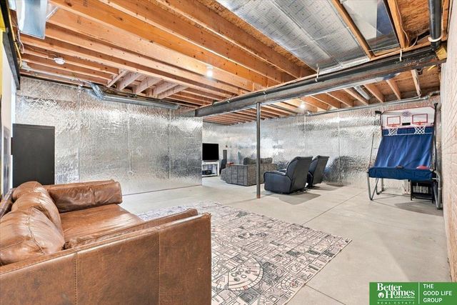 8221 S 154 Avenue, Omaha, NE 68138
