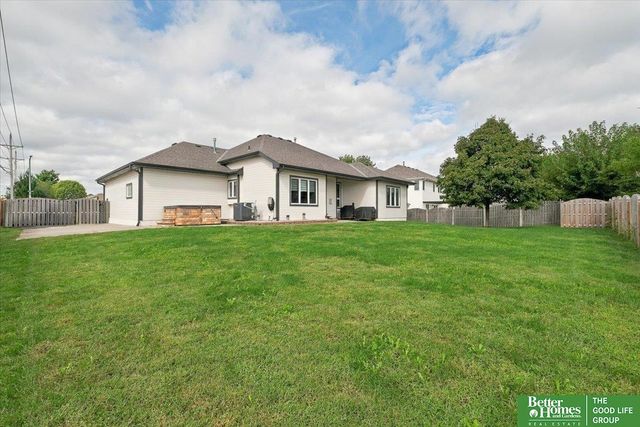 8221 S 154 Avenue, Omaha, NE 68138
