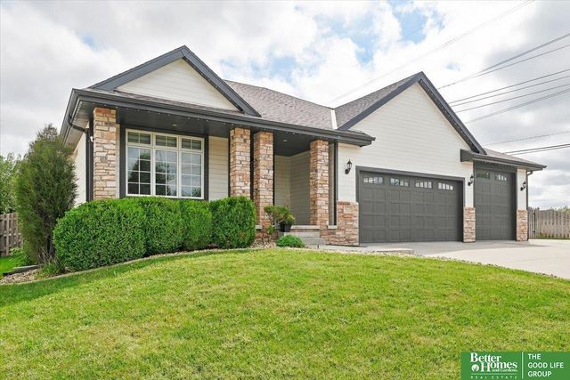 8221 S 154 Avenue, Omaha, NE 68138