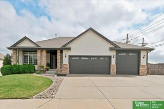 8221 S 154 Avenue, Omaha, NE 68138