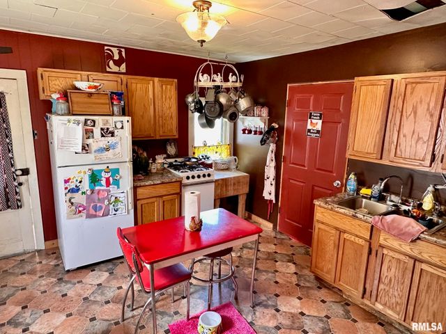 617 RAILROAD Street, Chapin, IL 62628