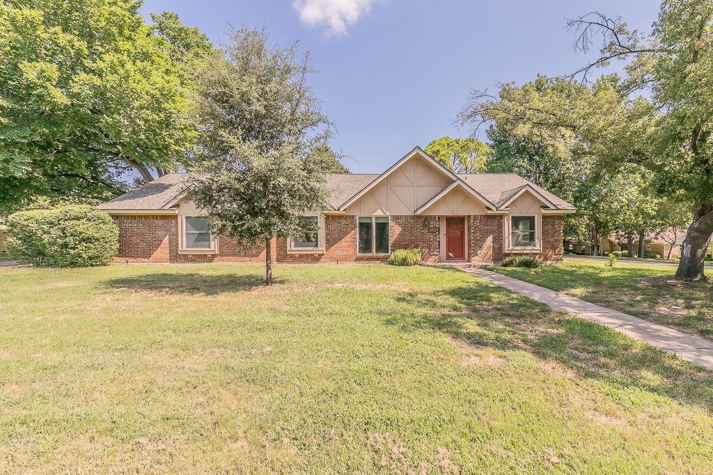 1812 Arthur Drive, Colleyville, TX 76034