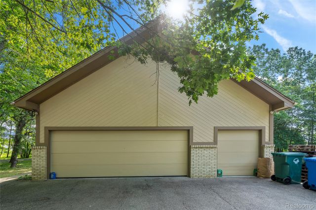 1500 Rustic Lane, Commerce Charter Township, MI 48390