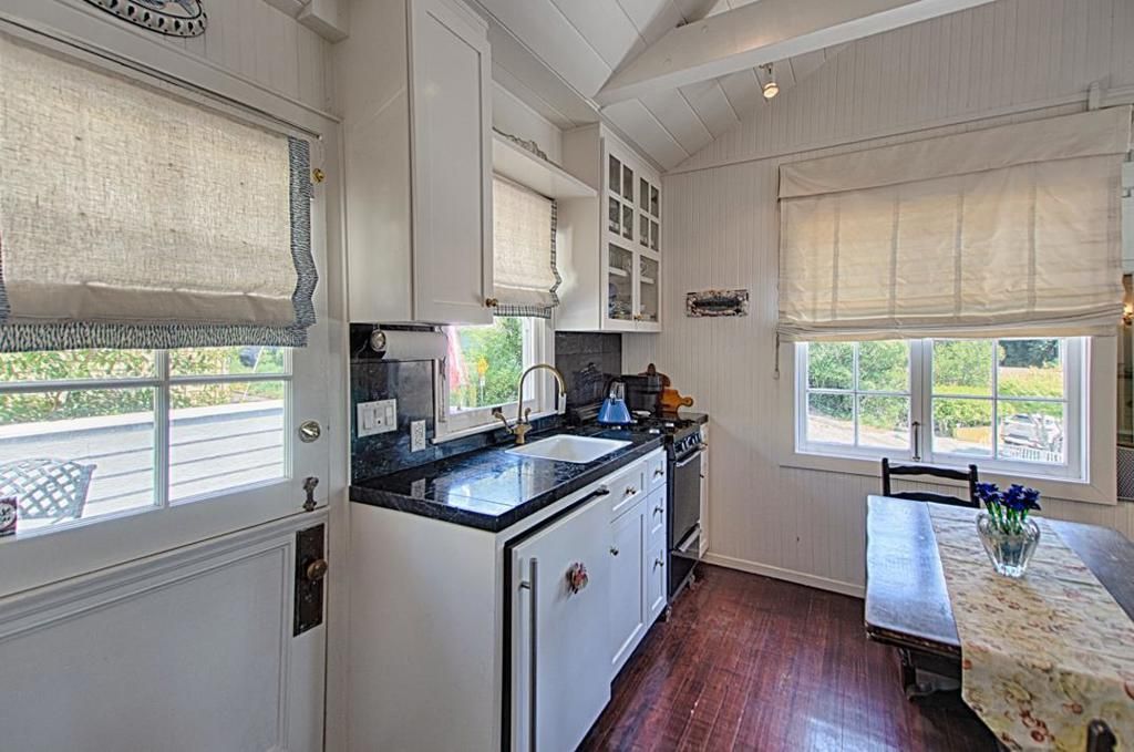 Image 13 of property listing at Address unavailable.