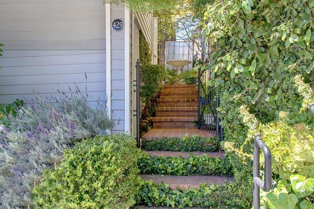 Image 4 of property listing at Address unavailable.