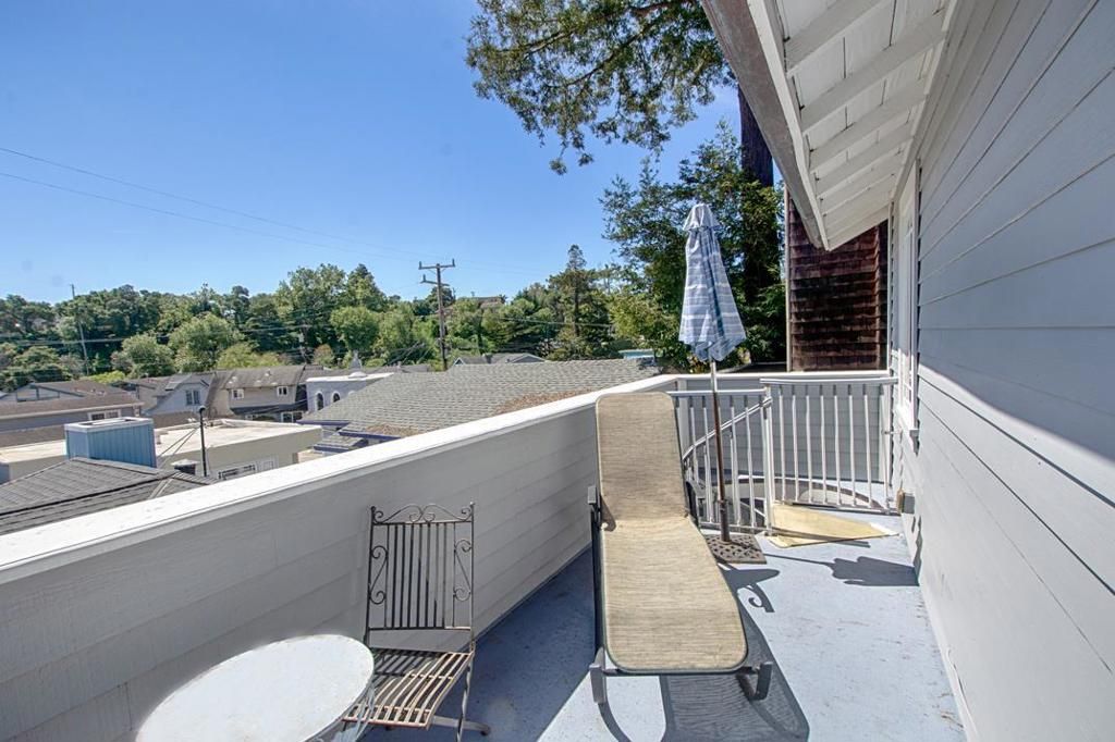 Image 6 of property listing at Address unavailable.