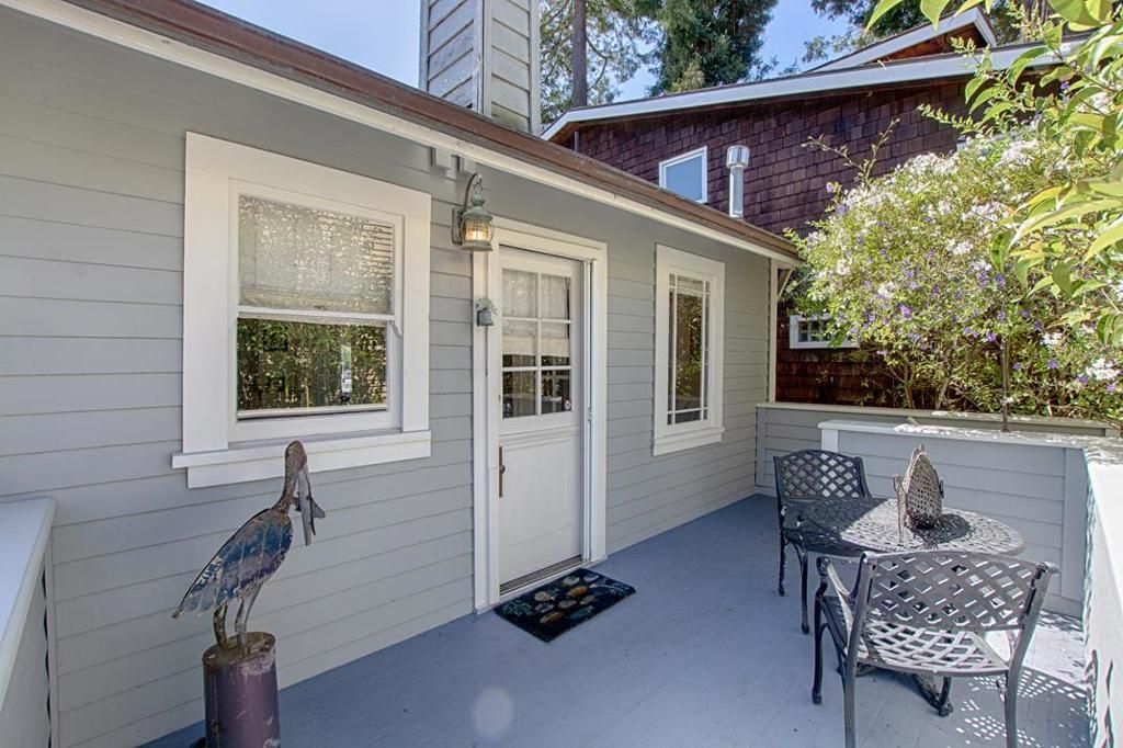 Image 9 of property listing at Address unavailable.