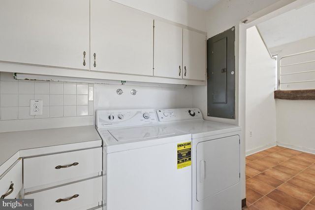 2372 NUTMEG TER, Baltimore, MD 21209