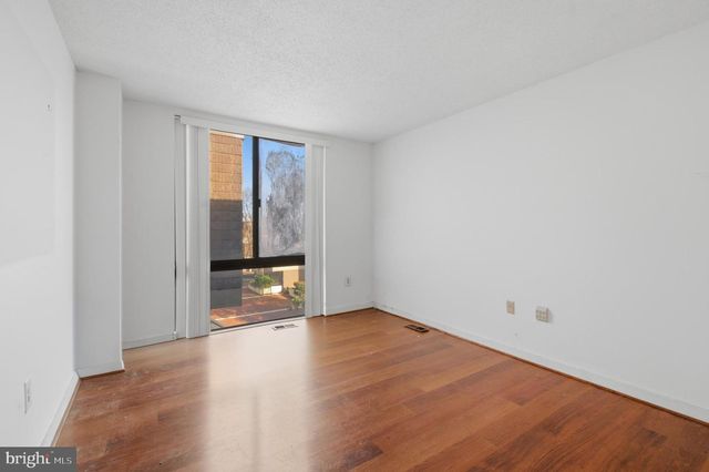 2372 NUTMEG TER, Baltimore, MD 21209