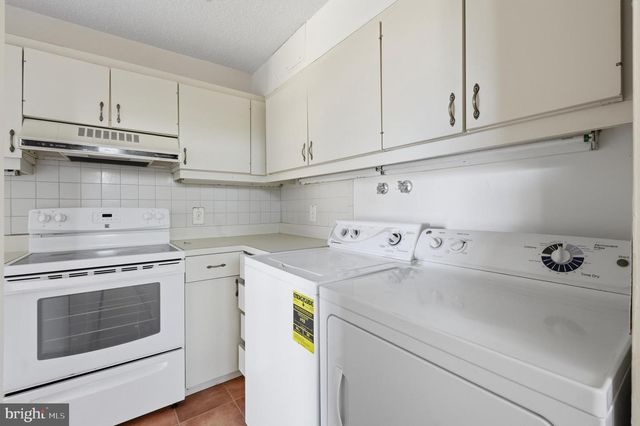 2372 NUTMEG TER, Baltimore, MD 21209