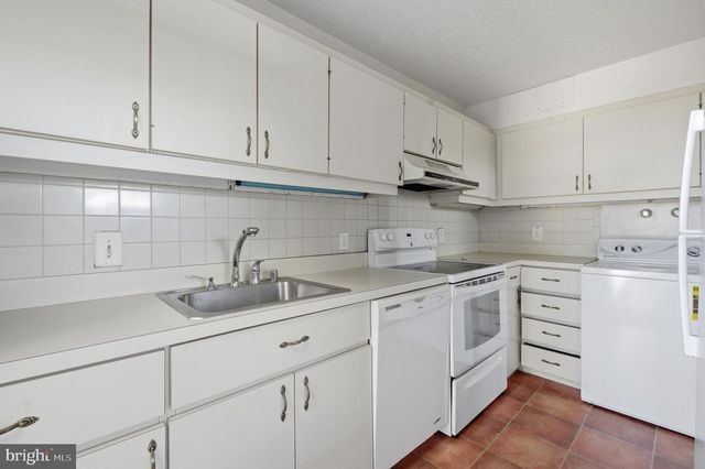 2372 NUTMEG TER, Baltimore, MD 21209