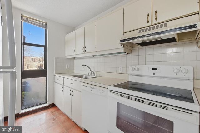 2372 NUTMEG TER, Baltimore, MD 21209