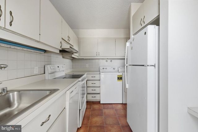 2372 NUTMEG TER, Baltimore, MD 21209