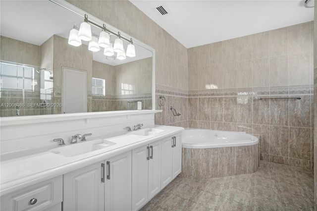 2850 NW 5th Street, Miami, FL 33125