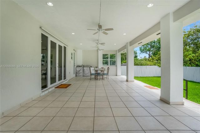 2850 NW 5th Street, Miami, FL 33125