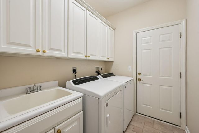 9978 Lavenham Circle W, Powell, OH 43065