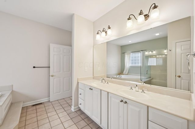 9978 Lavenham Circle W, Powell, OH 43065