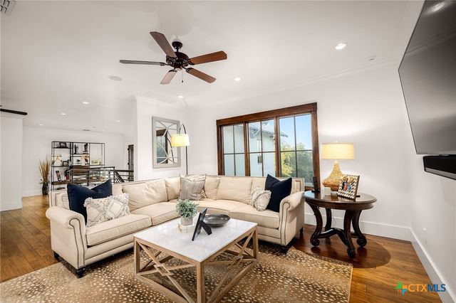 1945 Hoffmann Lane, New Braunfels, TX 78132
