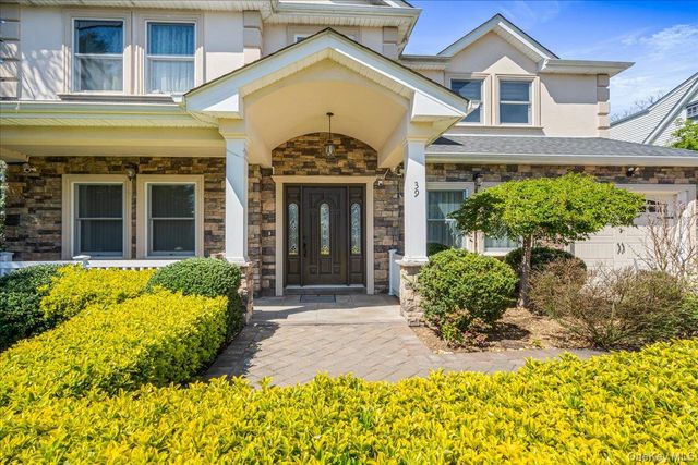 39 Coolidge Avenue, Roslyn Heights, NY 11577