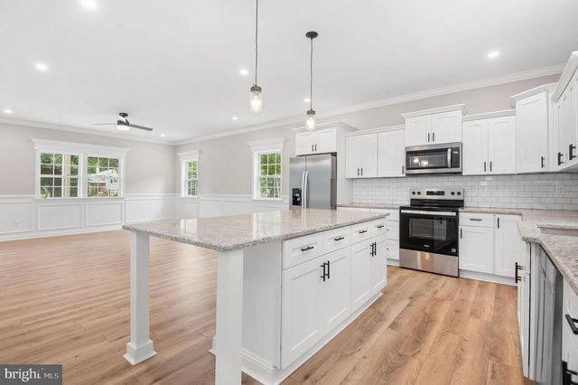 2498 OGDEN AVE, Bensalem, PA 19020