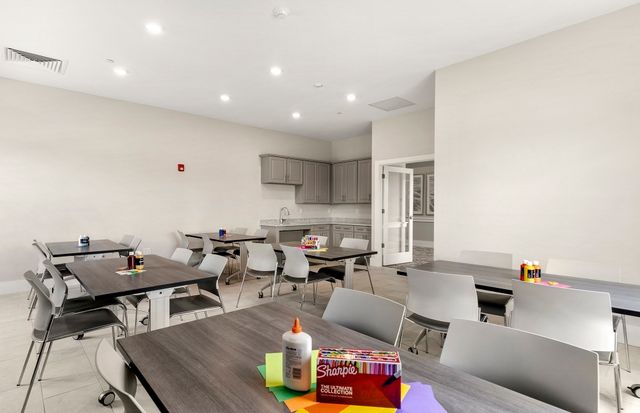 8 Peters Farm Way 105, Westborough, MA 01581